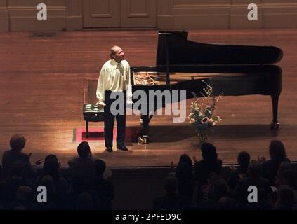 Australian pianist David Helfgott and his wife Gillian smile at a press ...